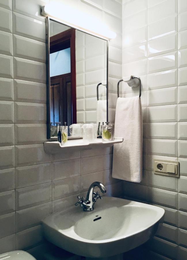 Hostal Can Maret Vilademuls エクステリア 写真