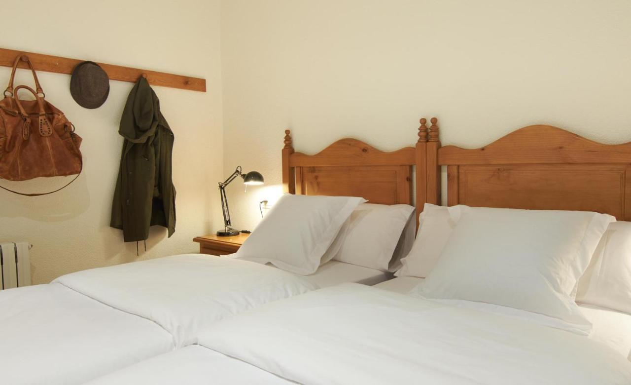 Hostal Can Maret Vilademuls エクステリア 写真