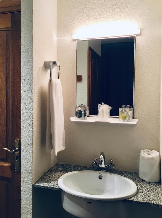Hostal Can Maret Vilademuls エクステリア 写真